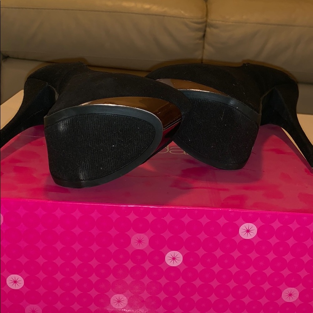 Heels - Picture 4 of 4